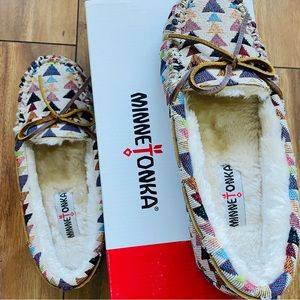 Minnetonka Slippers, size 7